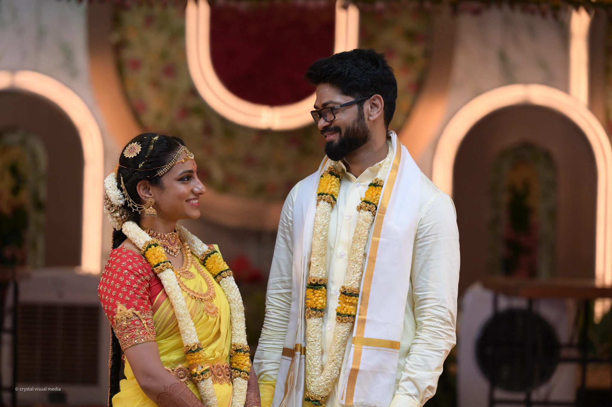Candid photography of wedding guests.