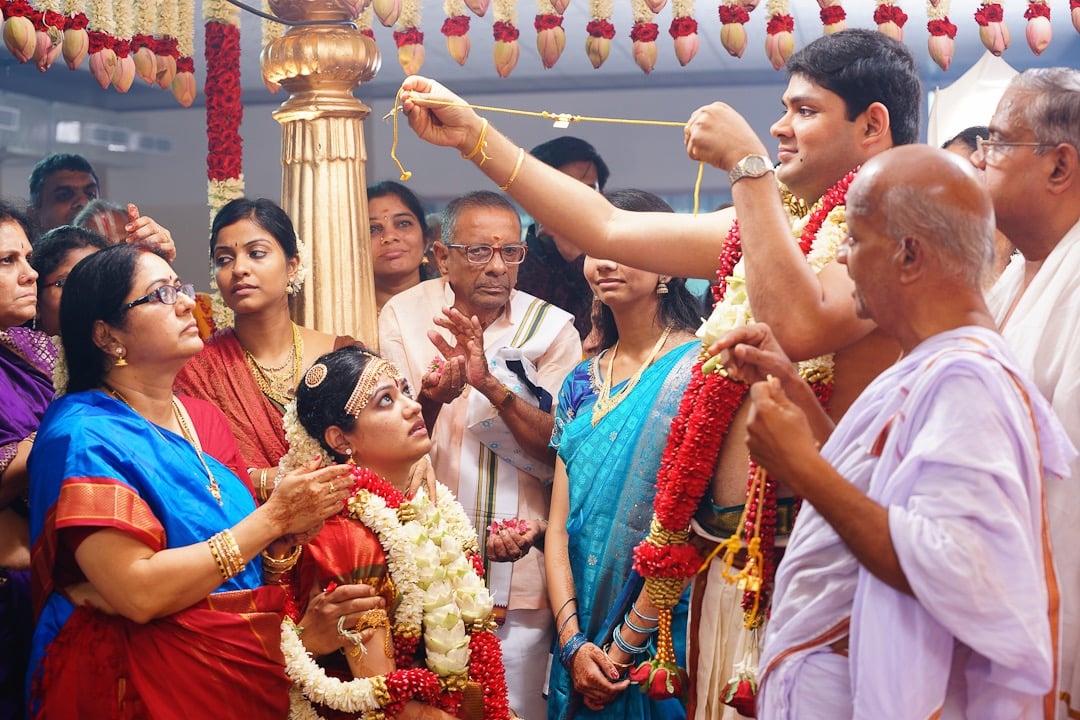 a candid photograph from a brahmin wedding in palakkad captured by crystal wedding filmer here the groom is about to tie the sacred knot to the bride
